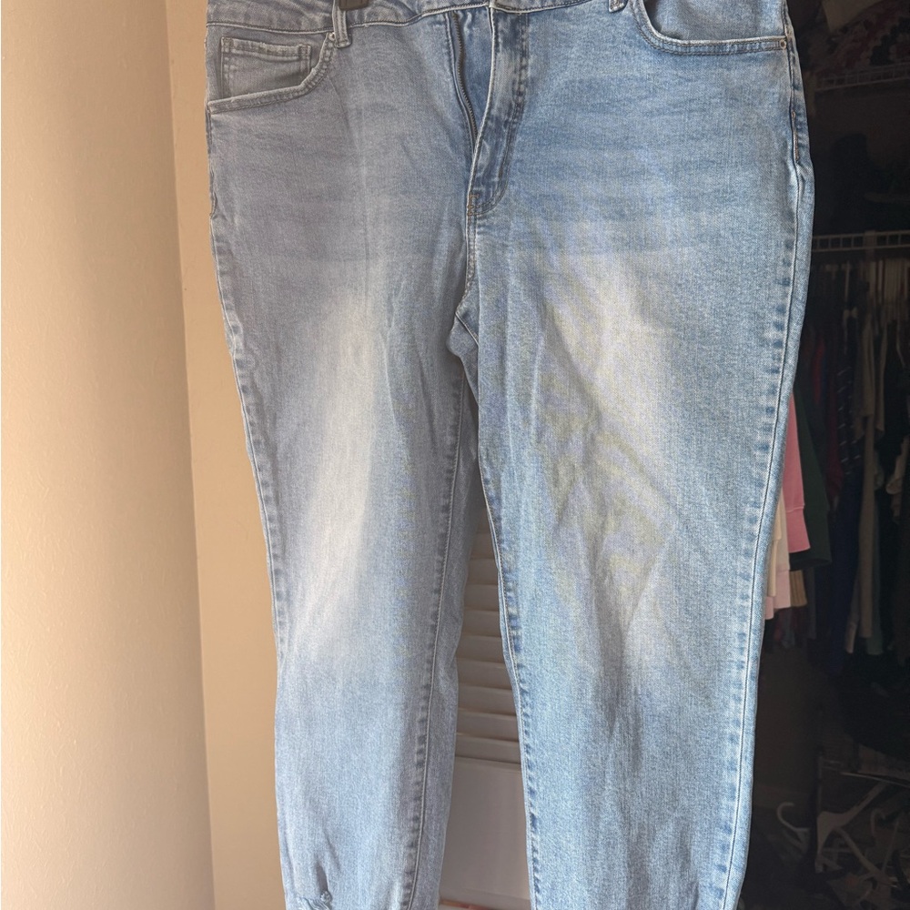 Time and Tru Light Blue Ankle Jeans